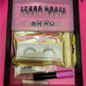 Eyelashes & press on nails bundle